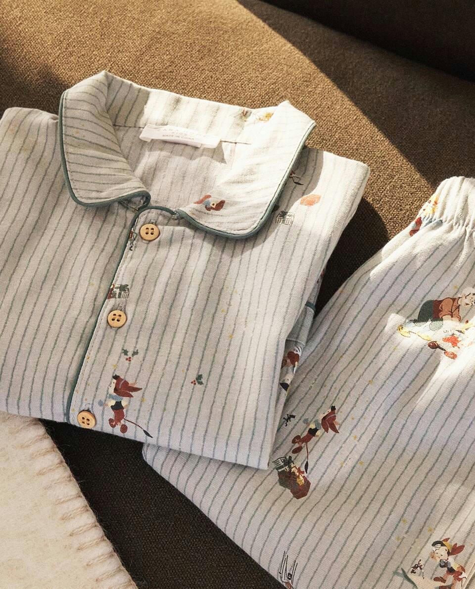 CHILDREN’S FLANNEL CHRISTMAS PINOCCHIO ? DISNEY SET OF PYJAMAS