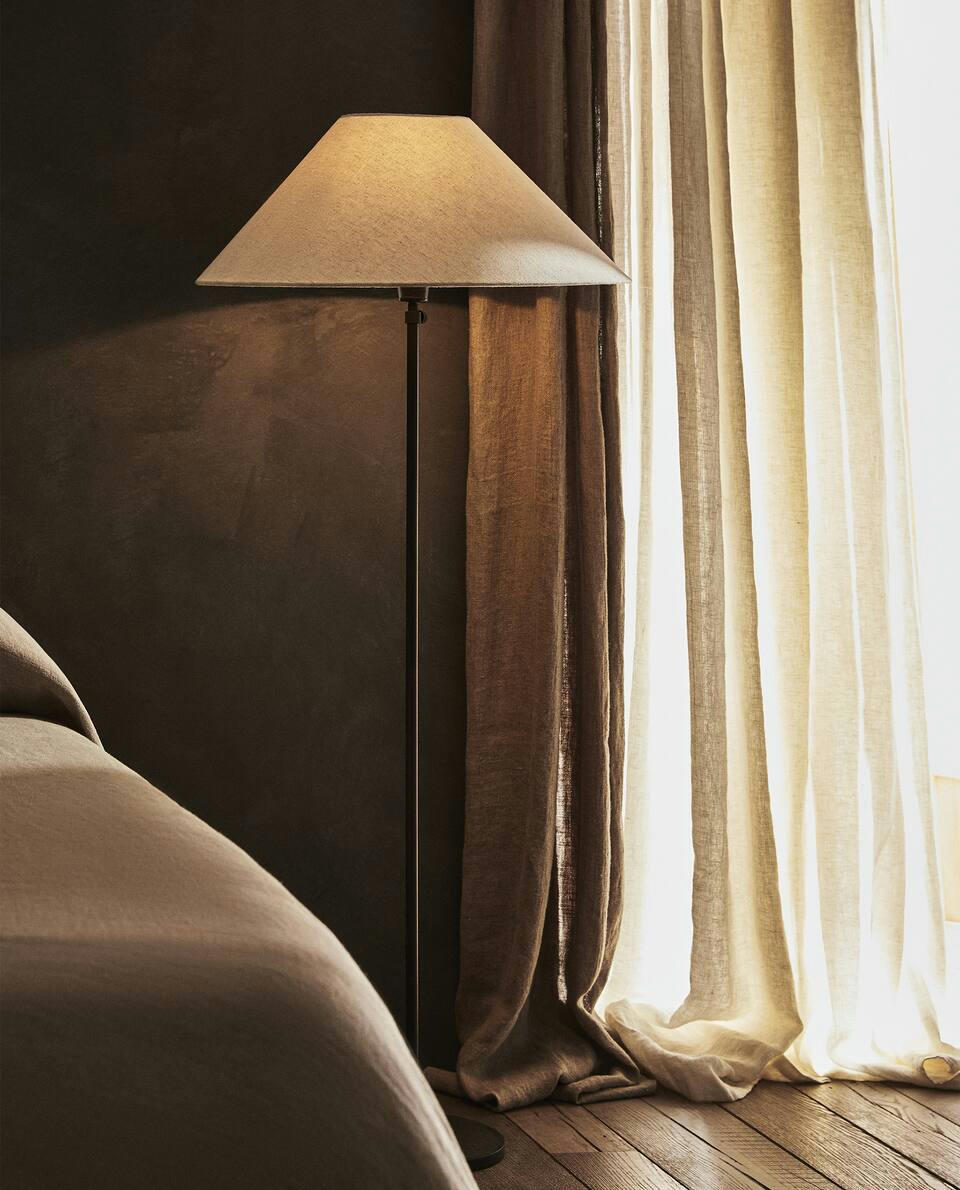 ADJUSTABLE FLOOR LAMP WITH LINEN LAMPSHADE