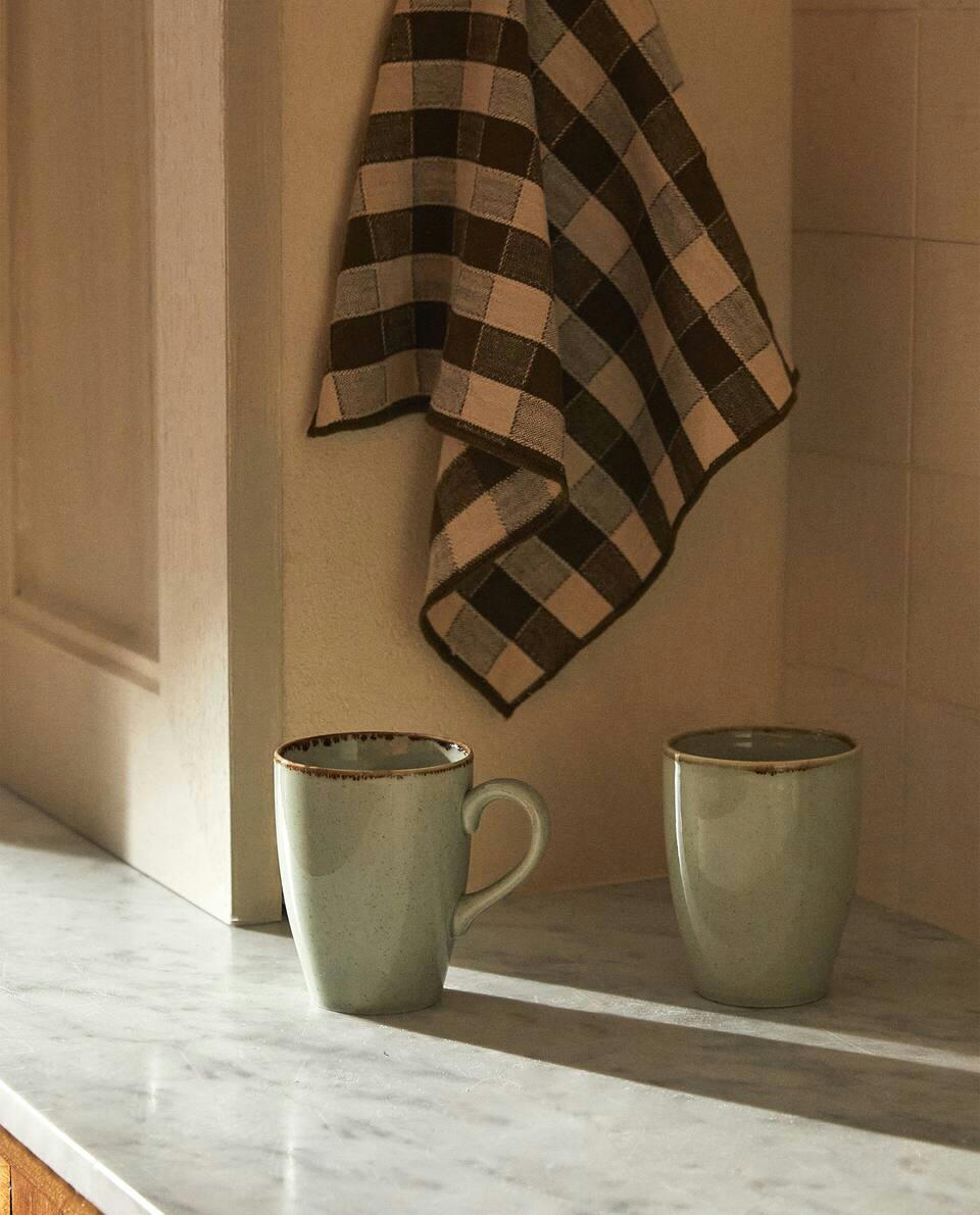 PORCELAIN MUG WITH ANTIQUE FINISH RIM