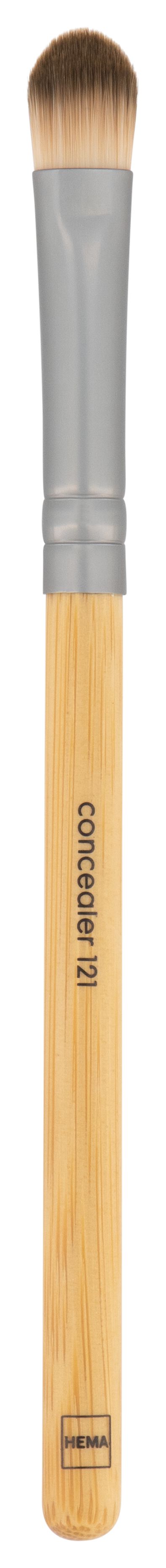 concealer brush 121