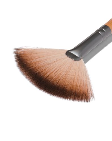 fan brush 120