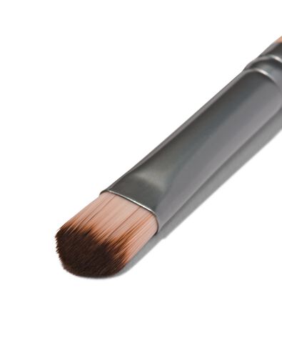 concealer brush 121