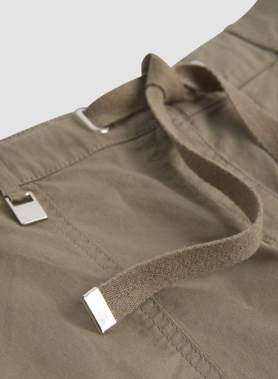 Hem Slit Drawstring Shorts