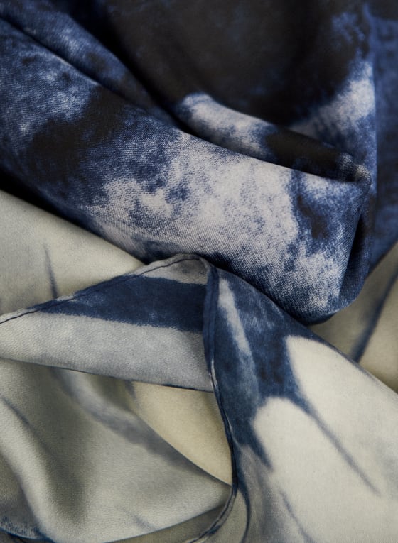 Abstract Wave Print Scarf