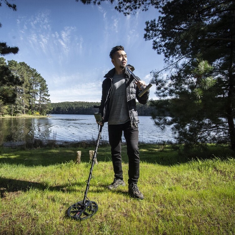 Minelab X-Terra Pro Metal Detector Black & Green