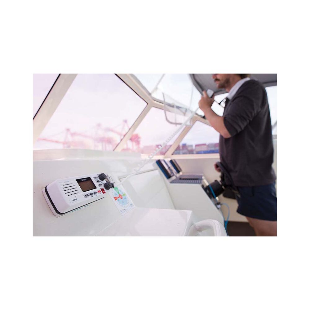 Uniden UM355VHF VHF Radio