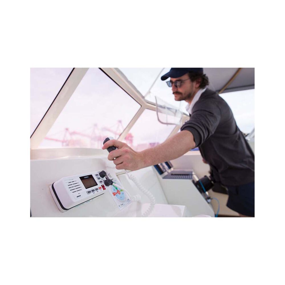 Uniden UM355VHF VHF Radio