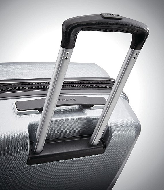 Winfield 3 DLX Medium Spinner Suitcase