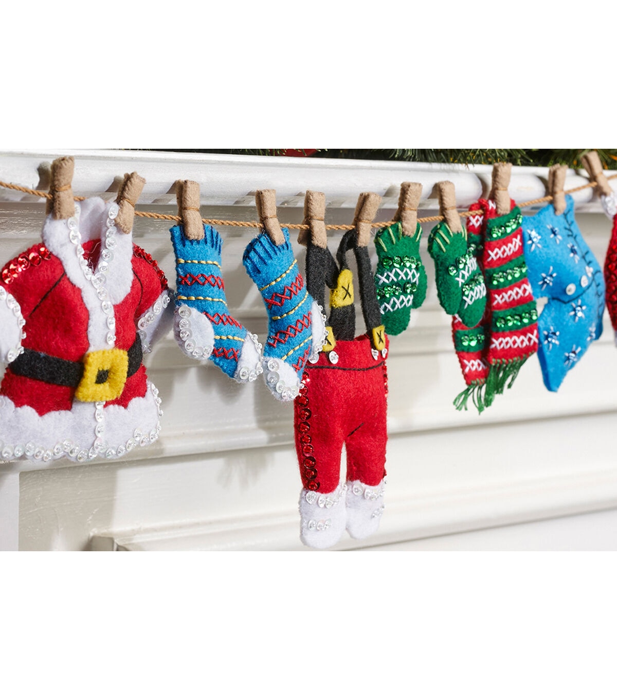 Bucilla 27 Santa's Laundry Garland Needle Felting Applique Kit